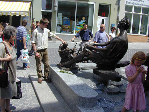 Zither Reinhold Brunnen, Halle - Bildhauer Wolfgang Dreysse
